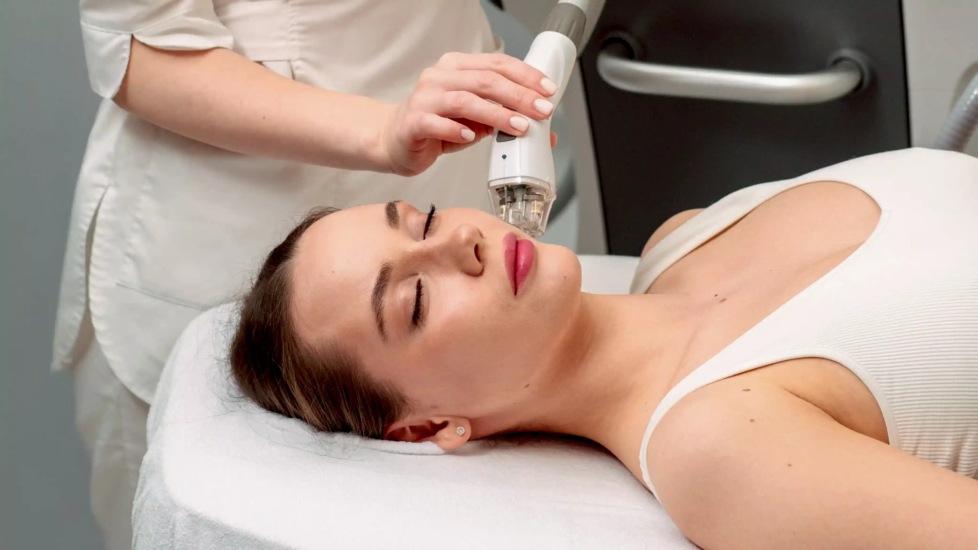 Омоложение лица при помощи процедуры RF-лифтинга