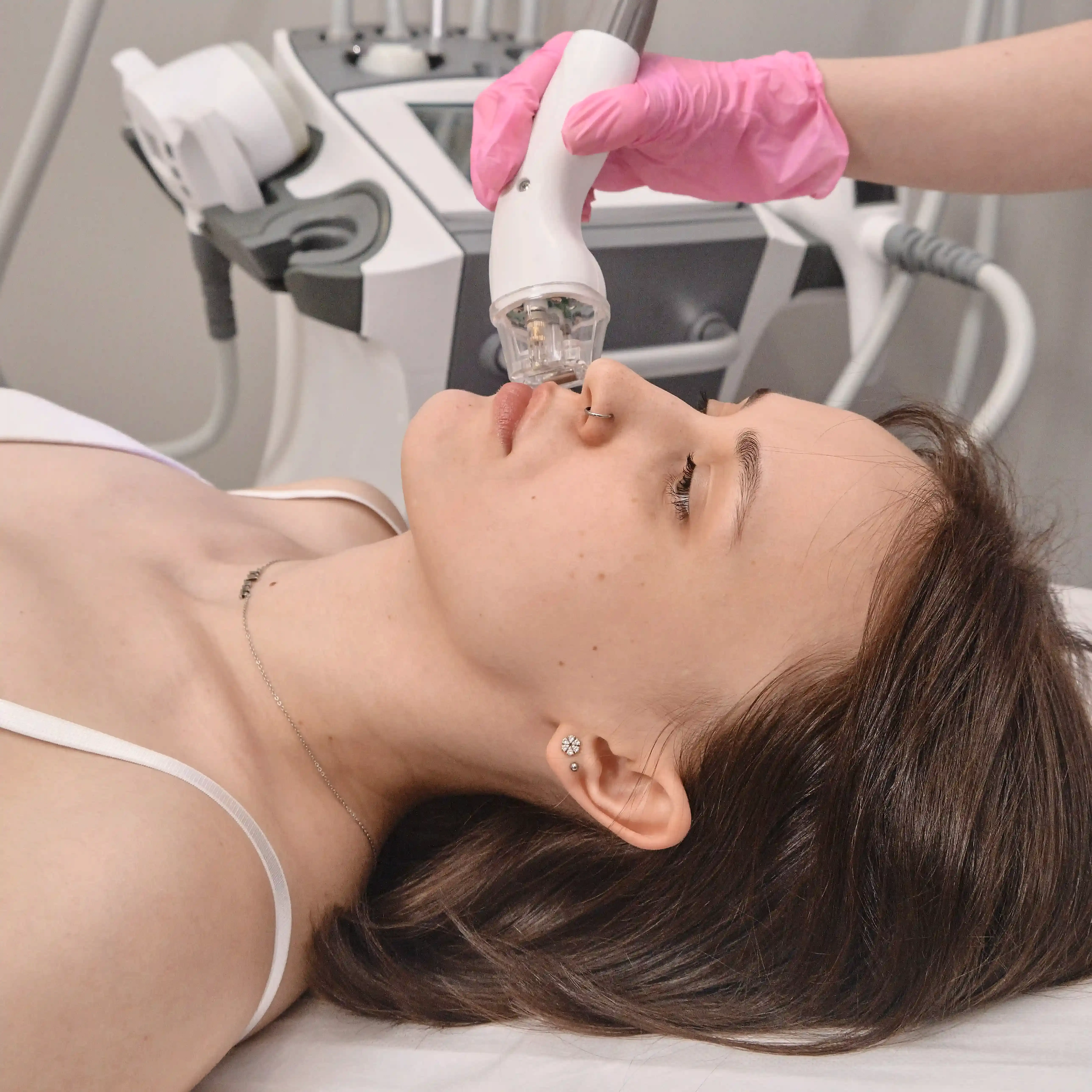 Противопоказания к RF-лифтингу лица